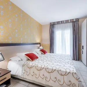 *** Hotel De La Relais Italien